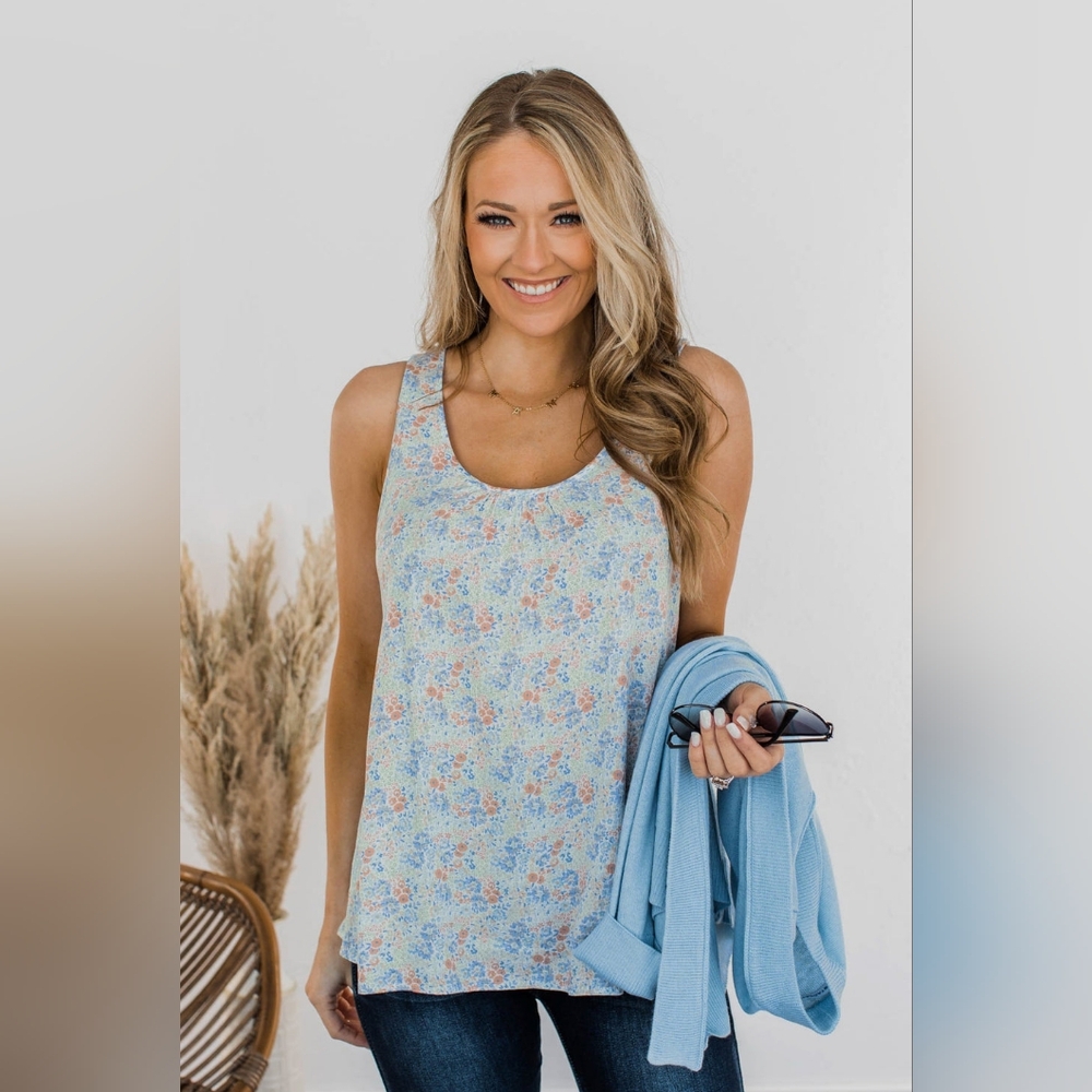 NWOT Boutique Blue Peach Floral Tank Top Flowy Light Summer Spring Medium Blouse
